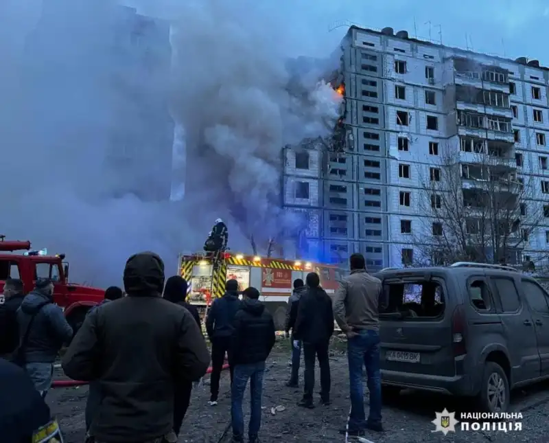 Атака по Умані: ракета влучила у багатоповерхівку, загинули троє людей