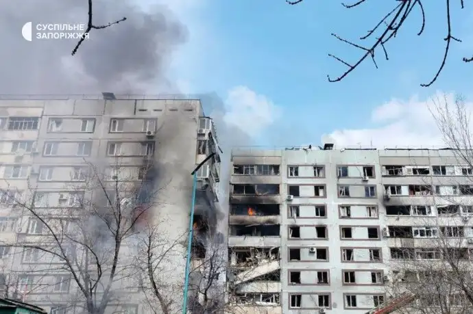 Ракетний обстріл Запоріжжя: постраждали два житлові будинки, понад 20 поранених, є загибла