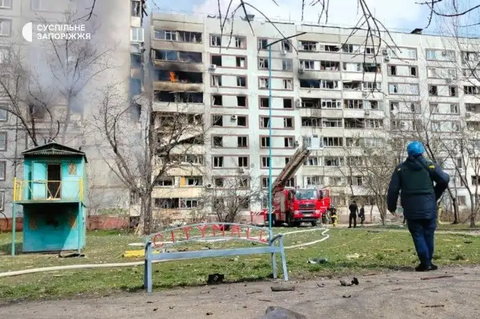 Ракетний обстріл Запоріжжя: постраждали два житлові будинки, понад 20 поранених, є загибла