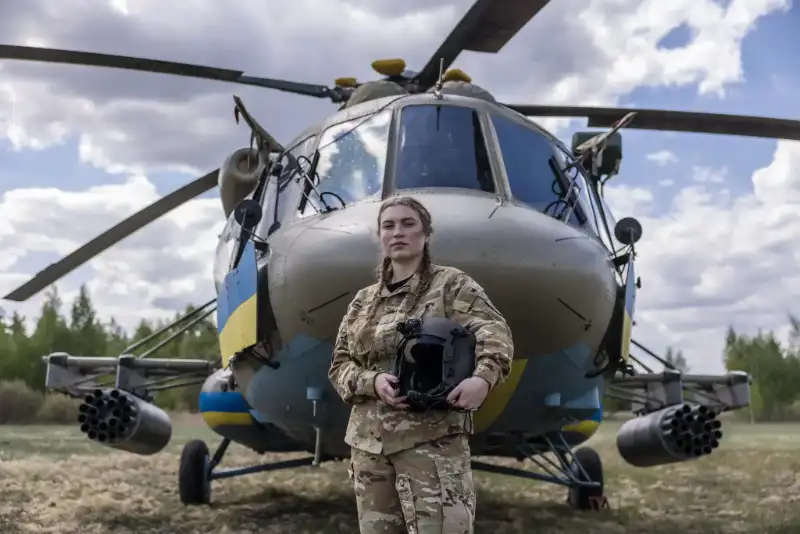 «Я хочу, щоб більше жінок літало»: NYT розповіло про єдину бойову пілотесу гелікоптера в ЗСУ