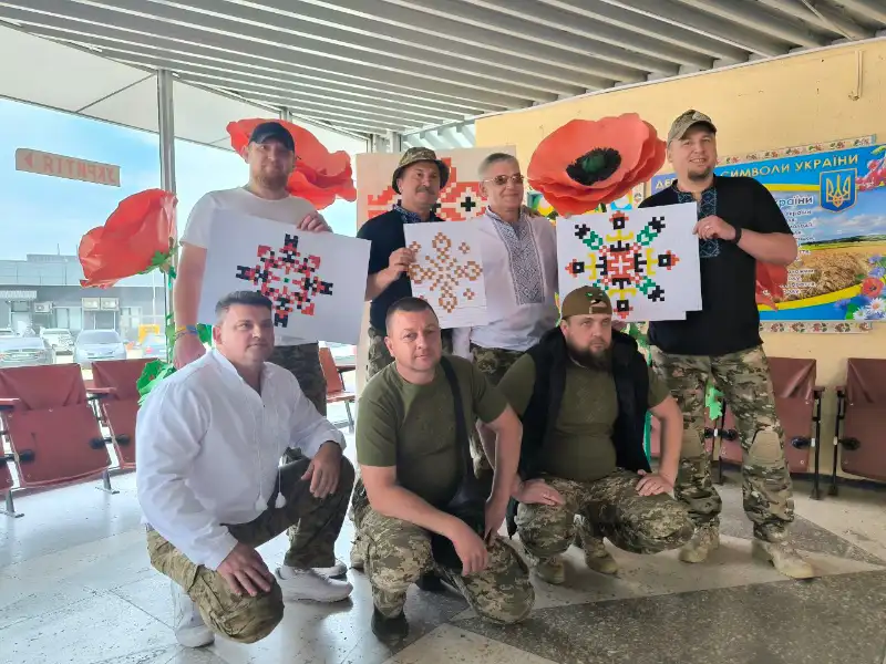 Вишиванка в серці: у Павлограді відбулася мистецька акція до Дня вишиванки