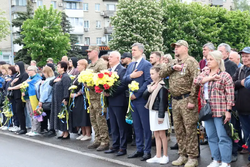У Павлограді вшанували полеглих воїнів: родинам загиблих передали державні нагороди