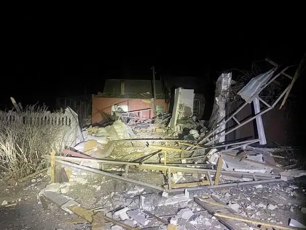 Черговий удар по Нікополю: загинув чоловік, пошкоджено десятки будівель