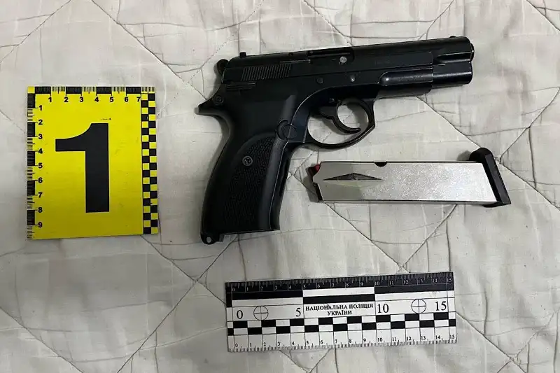 Після виклику про насильство у Павлограді поліція вилучила перероблену зброю