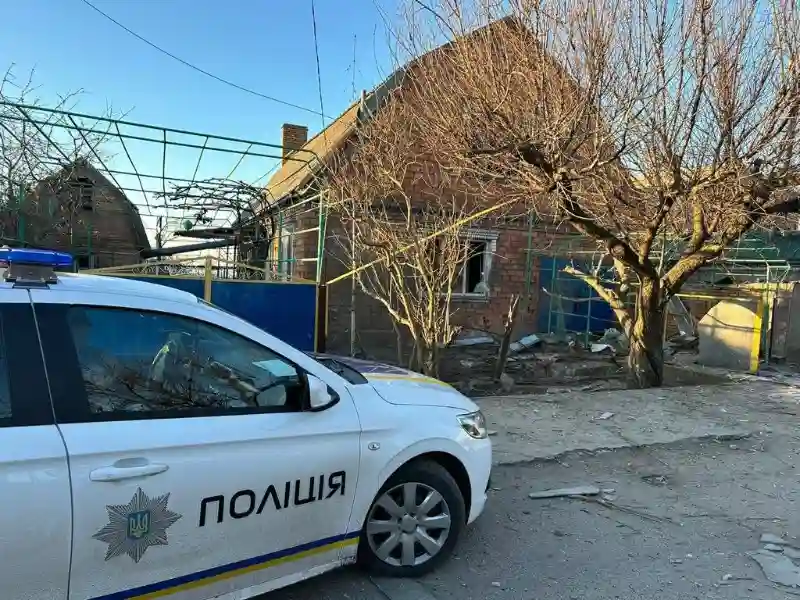 Окупанти вдарили по Нікополю — загинув чоловік, зруйновано десятки будинків