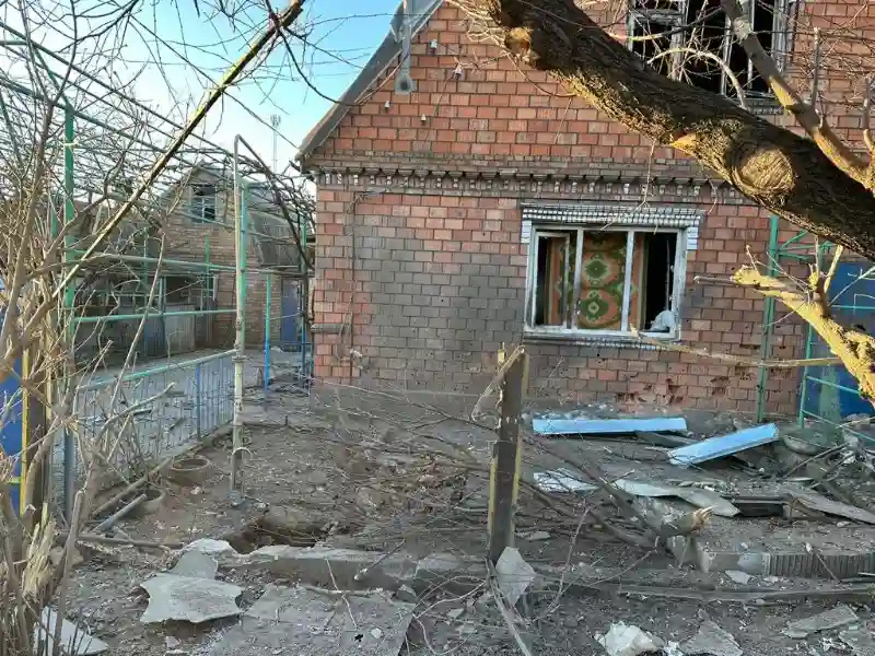 Окупанти вдарили по Нікополю — загинув чоловік, зруйновано десятки будинків