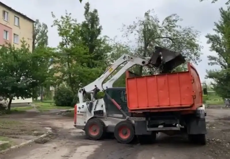 У Павлограді ліквідовують наслідки буревію: комунальні служби працюють у посиленому режимі