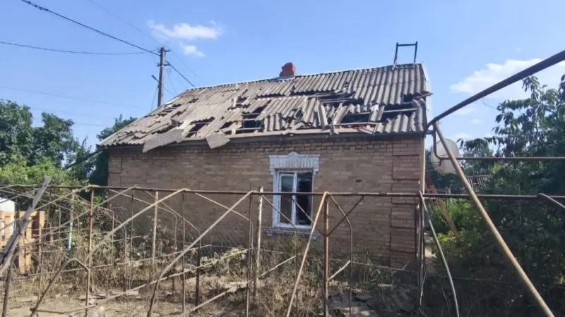 Обстріли на Дніпропетровщині: поранені цивільні, зруйновані будинки та інфраструктура