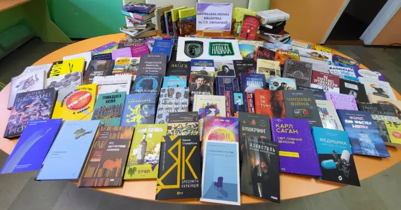 Павлоградська бібліотека поповнилася сотнею нових книжок у межах акції «Книжкова навала»