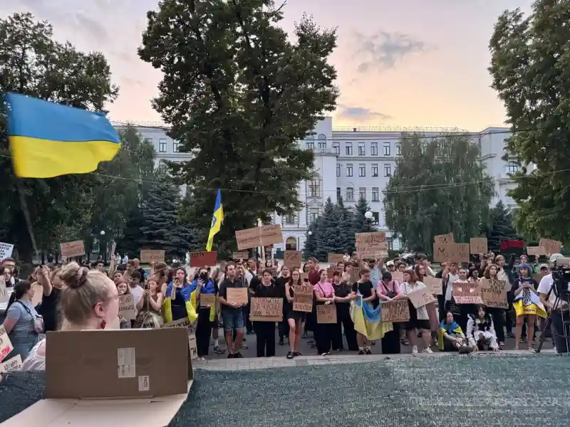 Четвертий день спротиву: у Дніпрі тривають протести проти закону, який обмежує НАБУ та САП