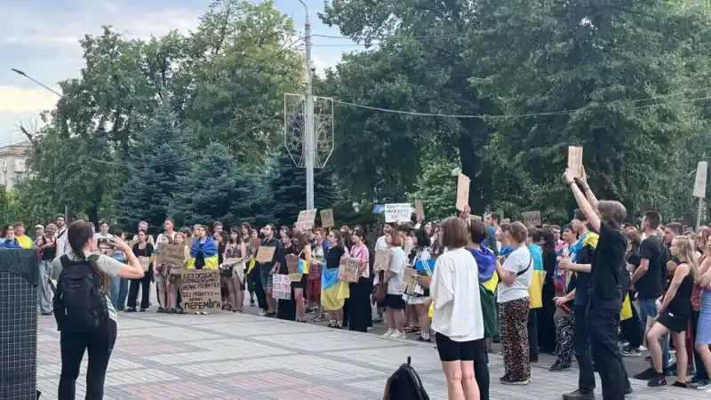 Четвертий день спротиву: у Дніпрі тривають протести проти закону, який обмежує НАБУ та САП