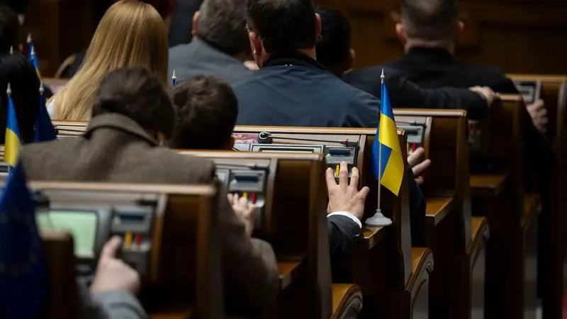 Рада ввела штрафи за ототожнення адвокатів з клієнтами: що передбачає закон і чим обурені медіа