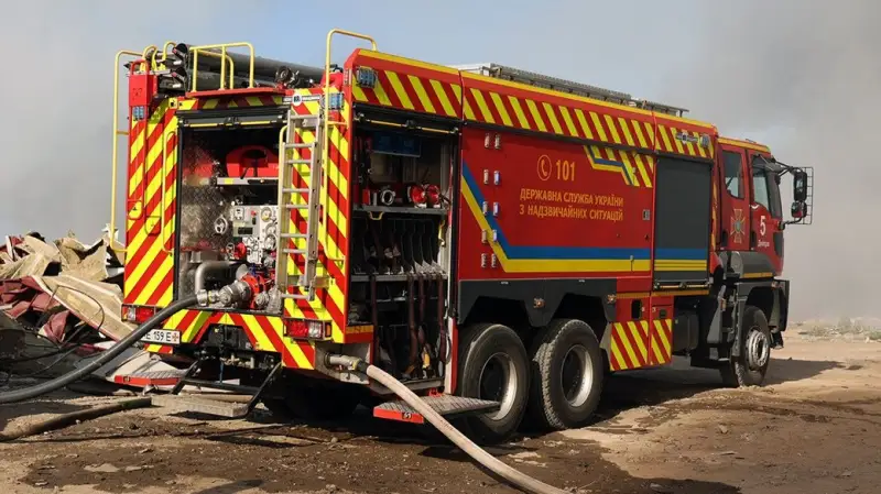 На Дніпропетровщині понад добу гасили масштабну пожежу сміття